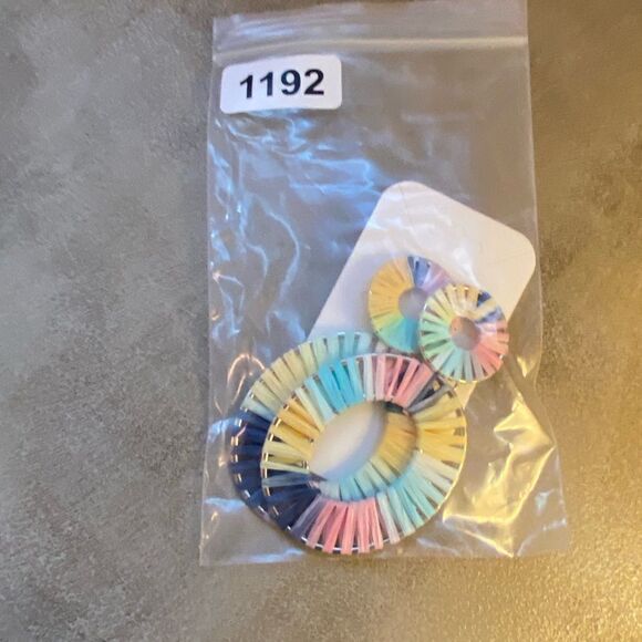 NWOT Huge raffia wrapped dangle earrings - Picture 4 of 4